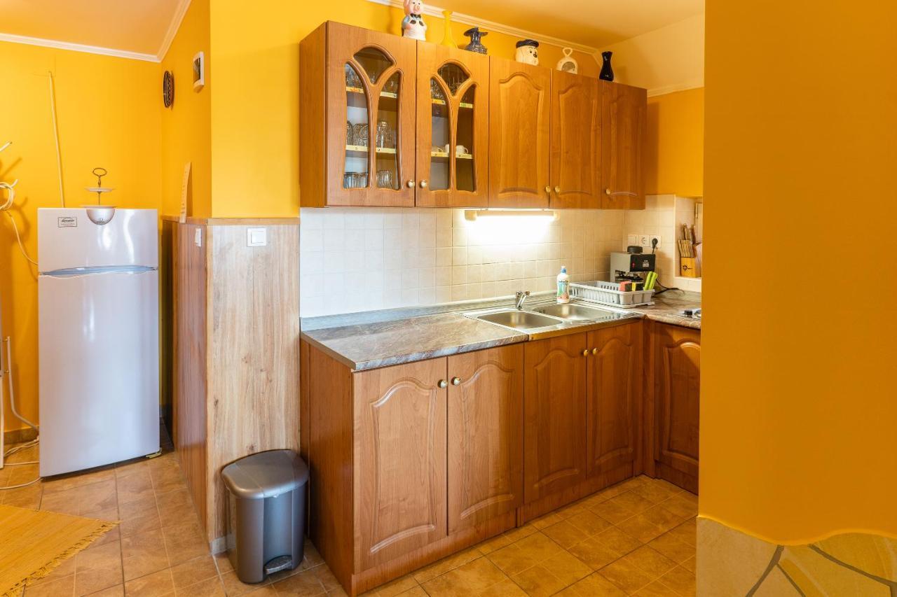 Gal Apartmanhaz 哈卡尼 外观 照片