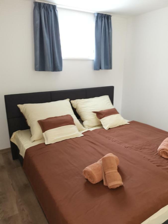 Gal Apartmanhaz 哈卡尼 外观 照片