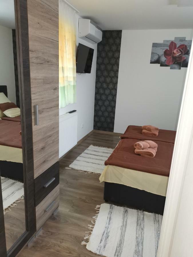 Gal Apartmanhaz 哈卡尼 外观 照片