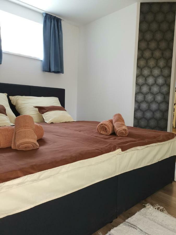 Gal Apartmanhaz 哈卡尼 外观 照片