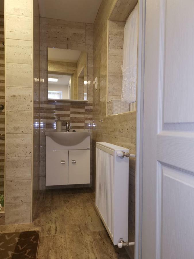 Gal Apartmanhaz 哈卡尼 外观 照片