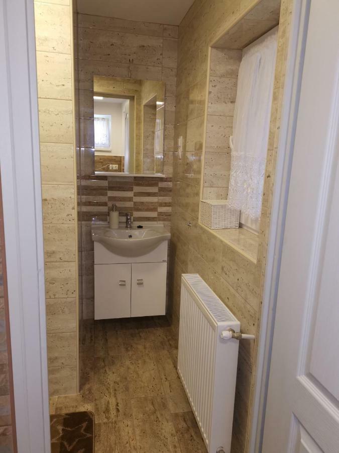 Gal Apartmanhaz 哈卡尼 外观 照片